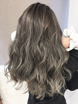 オリ(‘Oli) 3Dハイライト_プラチナグレイ