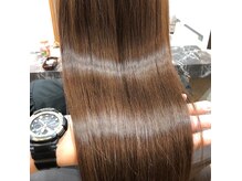 美髪矯正へのこだわり《髪質に合わせた豊富な低ダメージ薬剤はリピート続出のクセ毛→美髪矯正》