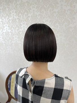 ビューティーサロン コマ(koma) 切りっぱなしボブ×シンプルダークカラー