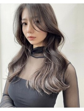 ベル 銀座並木通り店(Belle) ロングの上手い美容室!女性らしい顔まわりレイヤーくびれロング
