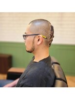 ワイズバーバー ギンザ  神田御茶ノ水店(Y's BarBer GINZA) バリカンアート×おしゃれボウズ<理容室>