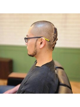 ワイズバーバー ギンザ  神田御茶ノ水店(Y's BarBer GINZA) バリカンアート×おしゃれボウズ<理容室>