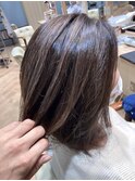 白髪ぼかし×手櫛で収まり×ミディアム×ナチュラルハイライト