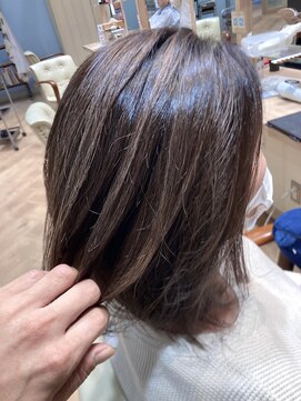 カシータ ヘア リゾート イオンモール熱田店(Casita hair resort) 白髪ぼかし×手櫛で収まり×ミディアム×ナチュラルハイライト
