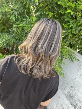 リリー ヘアーアンドビューティー(Lily) ハイライトカラー