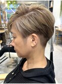 外国人風★ホワイトベージュ★白髪ぼかしハイライト★刈り上げ