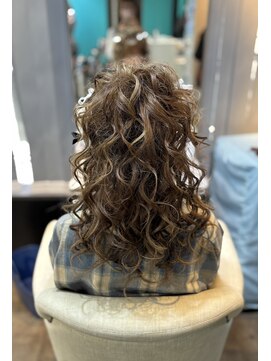 リエラ 新宿(RIERA) 盛り髪 カールハーフアップ