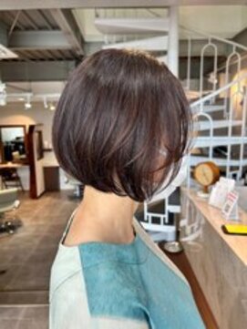 大人の切りっぱなしボブ