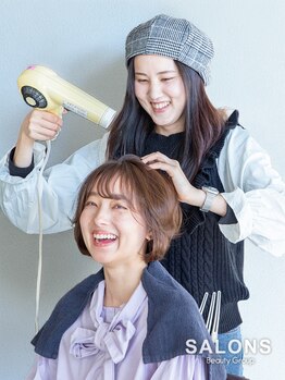 サロンズソラ 大久保店(SALONS SOLA)の写真/心をこめた施術で、魅力UP間違いなし☆女性スタイリストが多いサロンだから理想や髪のお悩みも話しやすい◎