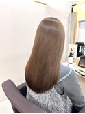 透明感溢れるグレージュロング×上質な艶感