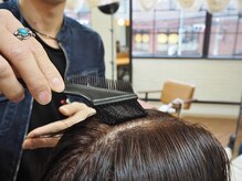 「なりたい」が決まったら施術開始！！今回は&hacoこだわりのヘアカラーから♪
