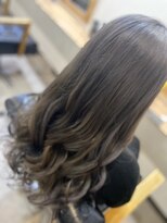 ラビス クローバー(Lovis clover)&nbsp;アッシュグレージュ　デザインカラー　くびれヘア　ハイライト