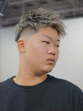 スラッシュ(SLASH) メンズパーマ/ハイライト/短髪/フェードカット/ツイスト/姫路