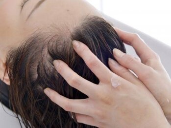 サラ(sara)の写真/“アロマスパ”で至福の時間を…♪頭皮の汚れを落とし美髪に＊アロマの香りで癒される空間をご提供◎