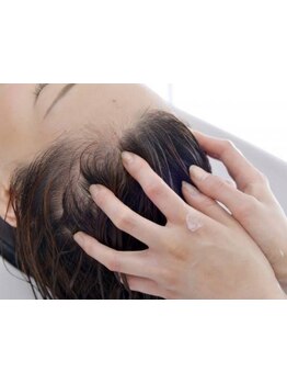 “アロマスパ”で至福の時間を…♪頭皮の汚れを落とし美髪に＊アロマの香りで癒される空間をご提供◎