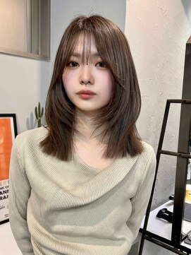 シーン(SCEN) オリーブベージュレイヤーカット