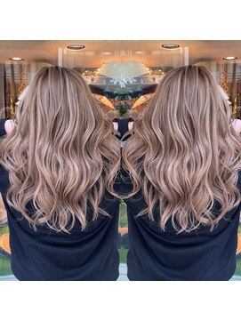 アンダーバーホワイト(_white) ハイライトブリーチ髪質改善トリートメントエクステ神戸三宮