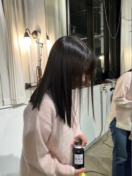 湿気でも広がらない。ケラチンで叶うツヤ髪