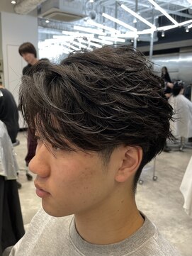 フィフスパーク(fifth PARK) 渋谷フェザーパーマfifthセンターパートメンズパーマ毛流れ色気