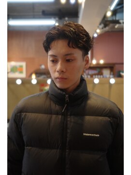 エディ(Edy) メンズパーマセンターパートカルマヘア刈り上げ韓国ヘア