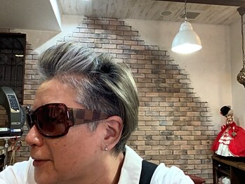 グランマムの写真/白髪を隠すから「魅せる」へ。コラーゲン調合の艶カラーで、大人女性の髪をいつまでも若々しく美しく。