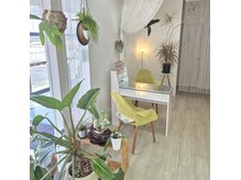 グラップ ヘアー メイク glap hair makeの雰囲気(白を基調とした明るい店内◆プライベート空間でお寛ぎ下さい。)