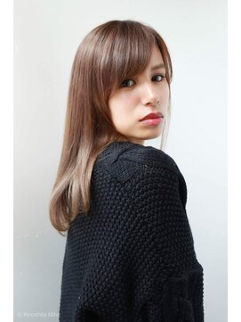 ルティア(Lutia) 斜めバング クリアベージュ ナチュラルストレート★★