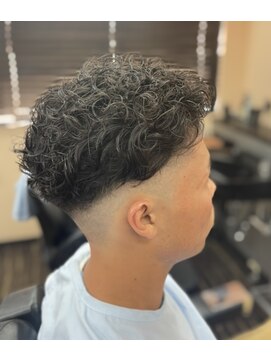 エックス 淵野辺(EX) スキンフェード＋パーマスタイル