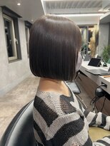 アイユー(ii+U)&nbsp;プツンとボブ　切りっぱなしボブ　平行ライン　小顔　大人可愛い