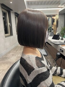 アイユー(ii+U) プツンとボブ　切りっぱなしボブ　平行ライン　小顔　大人可愛い