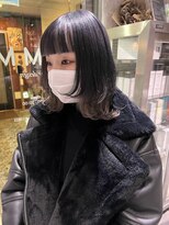 ウム(UMM)&nbsp;ウルフカット×インナーホワイトベージュ