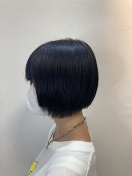 フツーロ 栄(FUTURO) ブルーブラックボブ