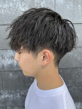 ヒュイル バイ ニアウ(Hwyl by Niau) メンズマッシュパーマツイストスパイラルパーマニュアンスパーマ