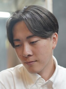 ノーエン(noen) センターパートスパイラルパーマツーブロック刈り上げメンズヘア