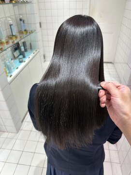 ロンドルーチェ 心斎橋(Lond luce) ダークアッシュ/ミディアムレイヤーカット［髪質改善/縮毛矯正］