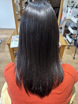 マルコ(MARCO) ストレート/艶髪/アッシュカラー