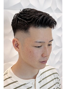 ゼロスバーバー(0's BARBER SHOP) フェード/バーバースタイル/アップバング/ショート/ビジネス