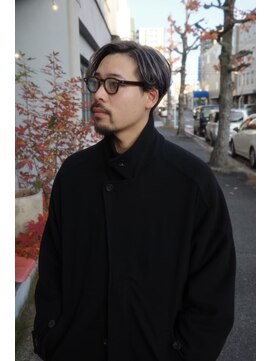 エディ(Edy) メンズホワイトシルバーニュアンスパーマ外国人風眉毛カット岡山