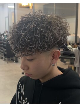 イーラ アメ村店(era) バロックパーマ　ツイストスパイラル眉カットメンズパーマ