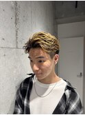 自然な毛流れでラフにキマるセンターパート×ニュアンスパーマ