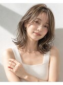 ミディアムレイヤー/大人女性/ベージュアッシュ/脱白髪染め