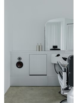 アブソリュートバーバーショップ(ABSOLUTE BARBER SHOP)の写真/洗練された落ち着いた空間と、音が心地よいプライベートサロンへようこそ♪