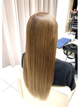 ループス(Roops) 光沢感と大人の雰囲気でグロッシーベージュ