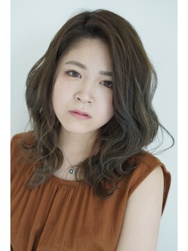 ログ(Log) 透明感ミディアムカール