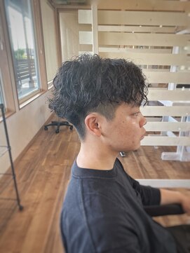 ロルド シェリ(Rold Cheri) センターパートツイストスパイラルパーマ