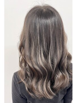 プリュス(Plus) コントラストハイライト/ハイライト/グレージュ