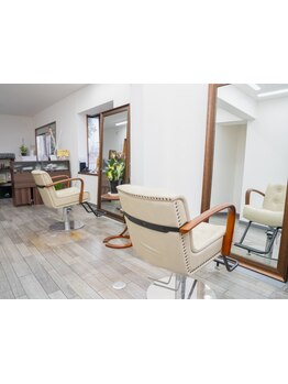 お客様が笑顔になれるように、丁寧に接客・施術をしてくれる♪ゆったりとした時間を過ごせます☆