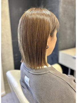 パシフィックダズールバトン(Pacific Dazzle baton) 外はね切りっぱなしボブ