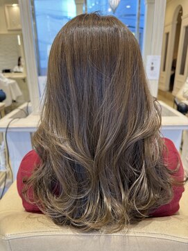 エイミーバイアフロートザガーデン 浦和店(amie by afloat the garden) 軽みえハニーベージュ