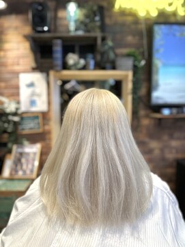 いつものカラーにアソビを入れて気分変えてみませんか♪